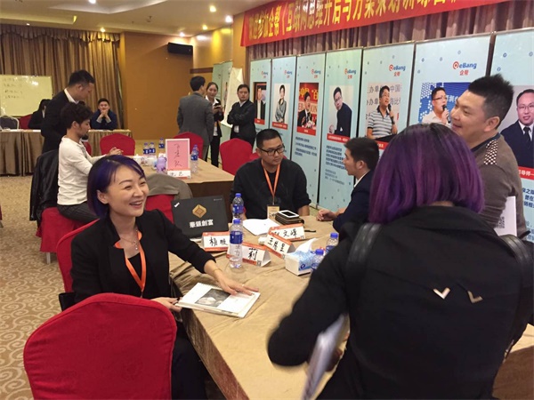幫你拍個企業宣傳片，小瓜子雞年送你萬能福
